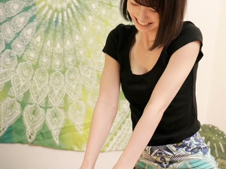 【スレンダー×エステ嬢】華奢でスレンダーな美人エステ嬢からねっとりご奉仕される！淫乱マンコで肉棒包まれ中出し！