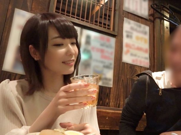 【ガチナンパ】新宿で見つけたスレンダー美人OLを口説いてホテルへ！乳首責めで感じまくり、マ●コびしょ濡れでエロモード全開！仕事帰りのストレスをチ●ポで解消しちゃう！♡