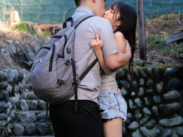 【田舎で再会した元カノと禁断の汗だくSEX】『昔みたいに…して…』地元の幼馴染と久しぶりに会ったら、高校時代の甘酸っぱい記憶が蘇り、我慢できずに濃厚プレイ！互いの体を貪り合い、田舎の空気も忘れるほど熱い夜を過ごす！♡