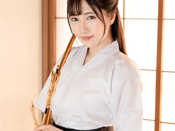 【美巨乳弓道女子の袴SEX】瞑想中の純粋な部員が、煩悩まみれの師範代にカラダを弄ばれ、袴を着たままエッチな反応！美巨乳が揺れる着衣プレイに興奮MAX！