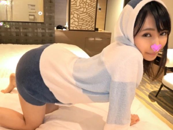 【小柄巨乳の女王様】『もっと…ちょうだい…』学校で人気の低身長美巨乳女子がハメ撮りで本気モード！チンポにメロメロで甘えん坊セックス♡美形娘のギャップがヤバい！
