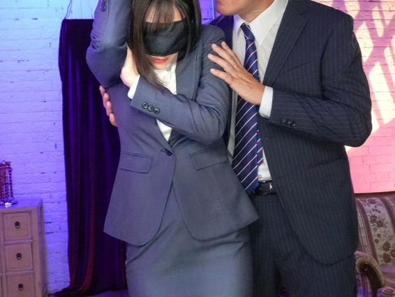 【涼森れむ×OL】巨乳美少女の涼森れむちゃんの風俗で痴漢プレイ！OL姿のれむちゃんのカラダを弄り肉棒挿入！