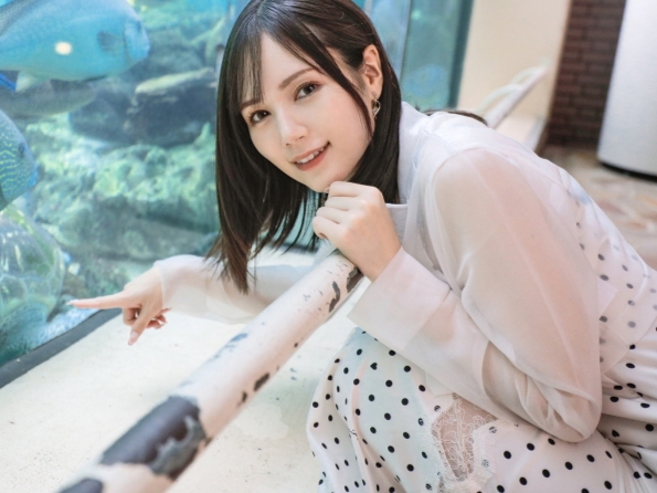 【涼森れむ×美少女】めちゃカワな涼森れむちゃんとイチャラブエッチ！2人っきりのベッドの上で濃密に絡み合う！