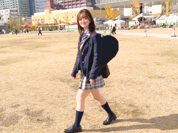 【制服娘のむっちりボディ】『気持ち良すぎる…』激かわ素人娘の色白ボディを激しく責めまくり！♡ 制服姿で膣奥までズッポリ、淫らなアクメ顔を晒しちゃう！！