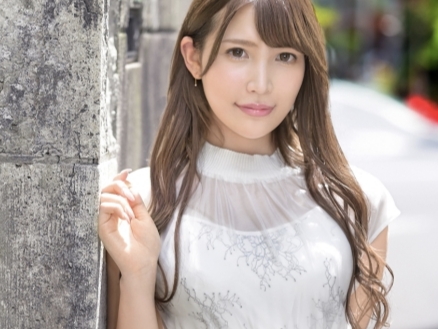 【如月えれな×素人】素人男性と濃密セックスするスレンダー美少女！エロいカラダを絡ませ感じあう！