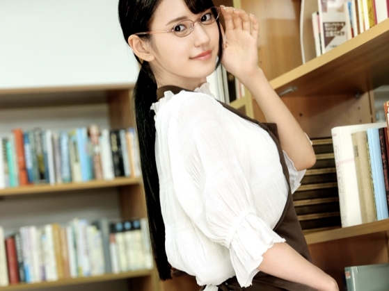 【八掛うみ×痴女】メガネをかけたドスケベ司書さんがたまらない！本棚の間でチンコをしゃぶり腰を振る！