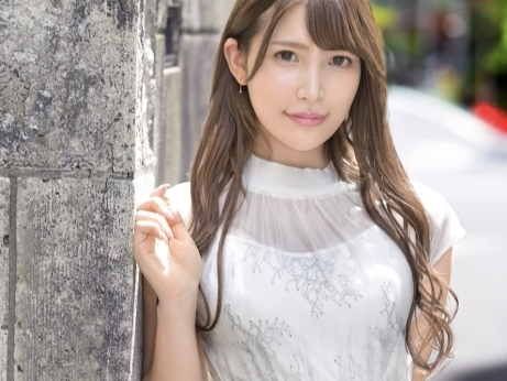 【如月えれな×素人】美乳で美尻なスレンダー美少女が素人チンコに喘ぐ!おマンコをピストンされ感じ乱れイク!