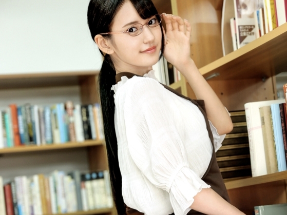 【八掛うみ×痴女】メガネをかけた真面目そうな司書さんがドスケベすぎる！肉棒しゃぶりおマンコでくわえ込みドスケベセックス！