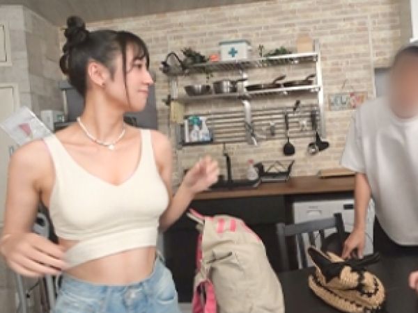 【彼氏が隣で…NTR】「ダメ…でも気持ちいい…」スレンダー美女が彼氏の目の前で他人チンポに夢中！我慢できずに本気で感じちゃう浮気セックス！裏切りと快楽の狭間で悶絶♡