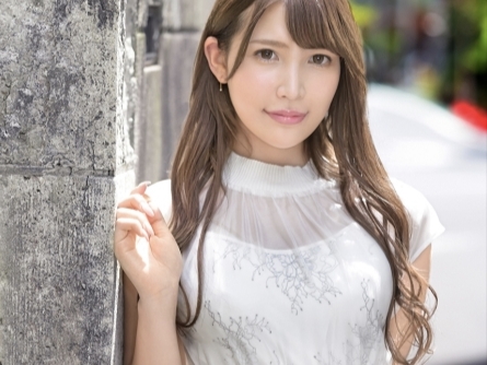 【如月えれな×素人】超絶美少女が素人男性と濃密性交！性欲爆発でスレンダーボディを淫らに揺らし感じまくる！